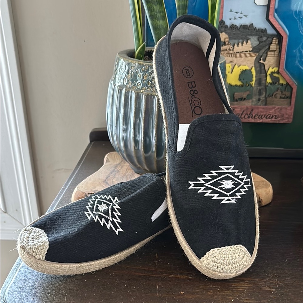 Black Espadrilles with White Pattern & beige accents, excellent condition!